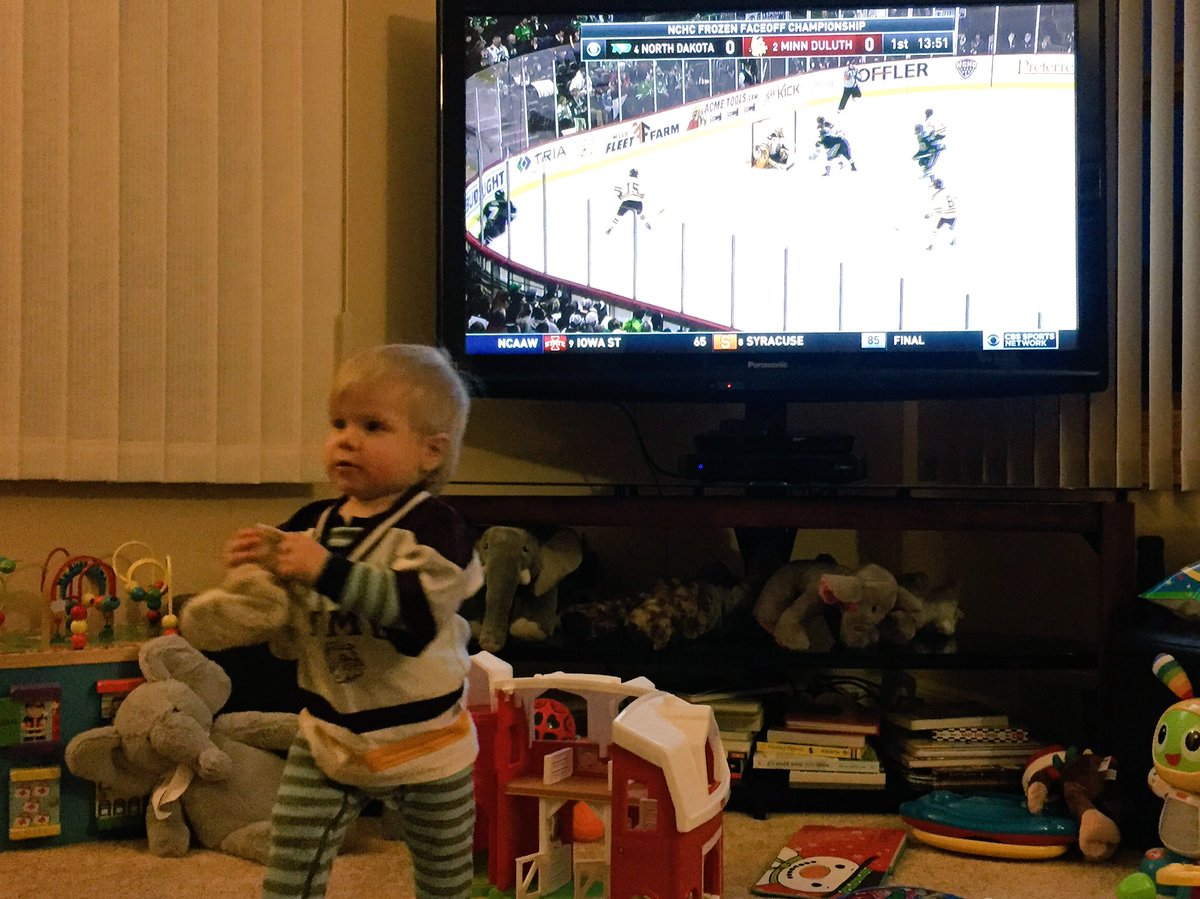 names98's tweet photo. Go Dogs! #UMDBulldogs @UMDMensHockey @UMDBulldogs @TheNCHC https://t.co/kdzehgdelP