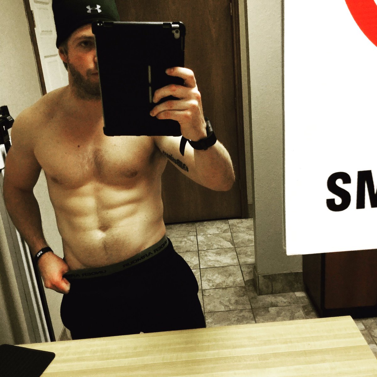 AllBiz_FlexFit's tweet photo. Feeling #SomeTypeOfWhey #Nutrition #Macros #CountYourMacros #Fitness #Fitfam #AbGoals #Motivation #ExerciseMatters #SQUATSMATTER #LegsMatter https://t.co/5nvsVbRkBe