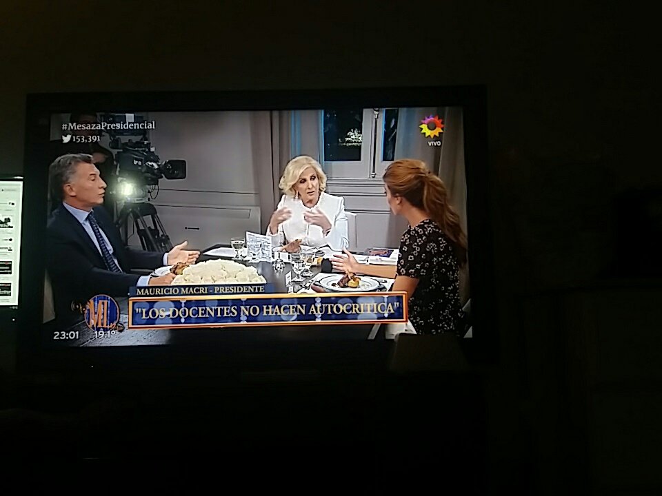 romy_occhipinti's tweet photo. Mirando #MesazaPresidencial https://t.co/bA4qrfrshY