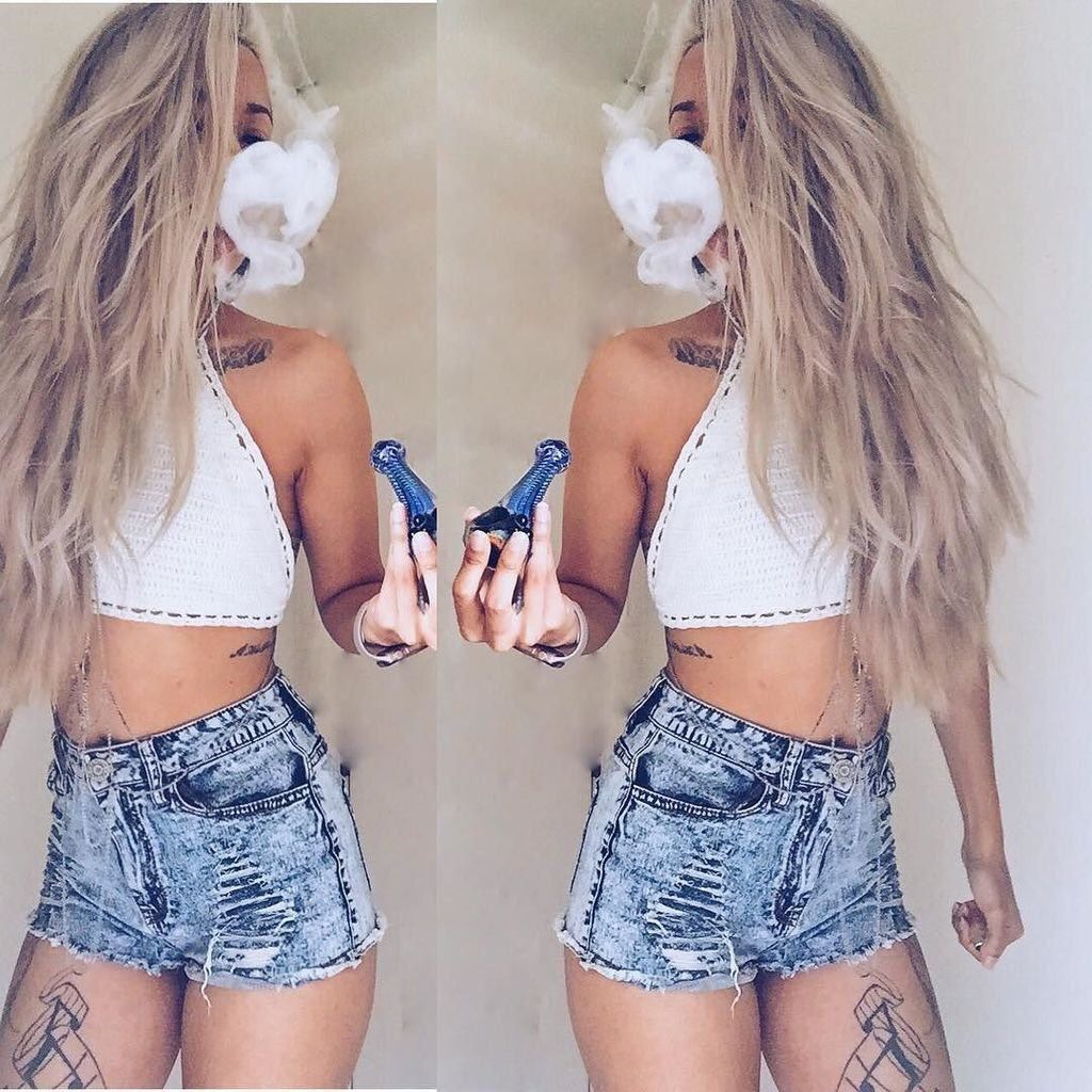 FemaleStoners's tweet photo. bowl sesh🌬 https://t.co/gMz0wlKBo8