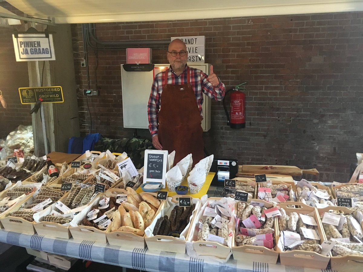 WoarstWinkel's tweet photo. Ook vandaag staan wij in #amsterdam op de #westergasfabriek tijdens de @NeighbourFoodMa #neighbourfoodmarket met de beste Nederlandse worst https://t.co/kH3fW8QpvD