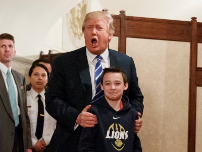 MadAlienTweets's tweet photo. Watch Trump surprise the first White House tour group

 https://t.co/W08lElKHqI https://t.co/v0RYa2gsdL