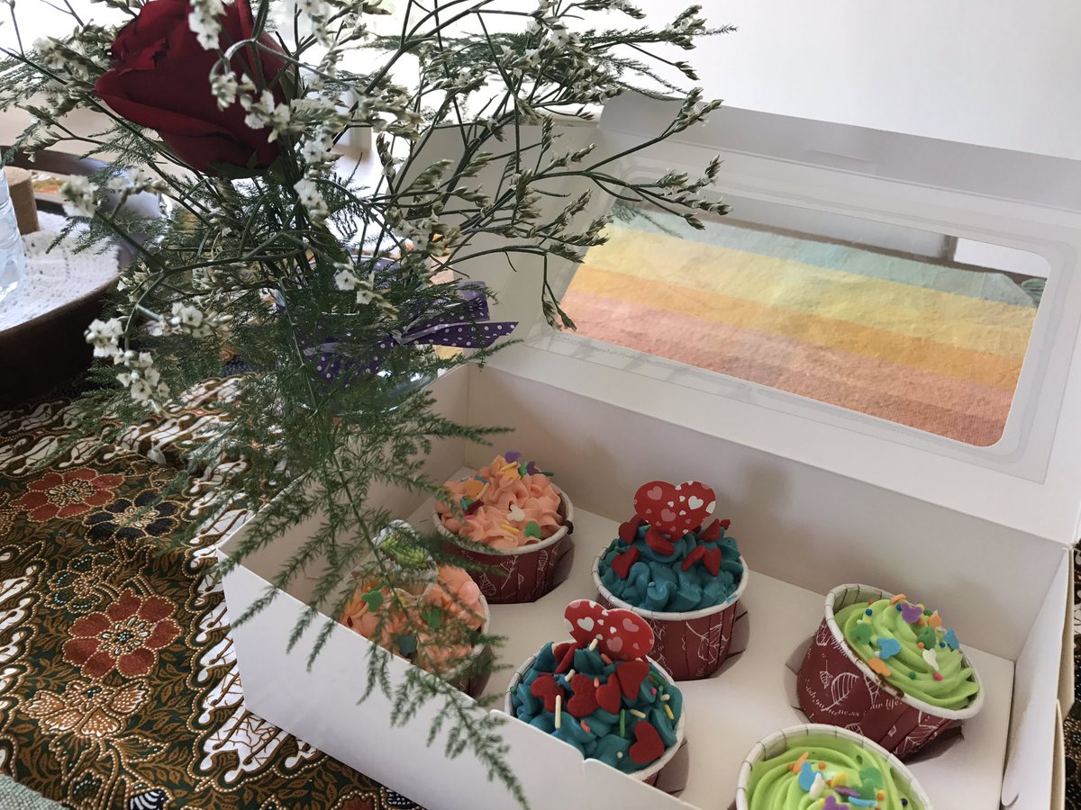 IGBIS Events (@igbis_events) on Twitter photo EosMUN secretariat and Cezars Kitchen chef - grateful for gifts and amazed by your hard work + dedication! <a href="/IGBintschool/">IGB International School</a> #igbis #igbignites EosMUN secretariat and Cezars Kitchen chef - grateful for gifts and amazed by your hard work + dedication! <a href="/IGBintschool/">IGB International School</a> #igbis #igbignites