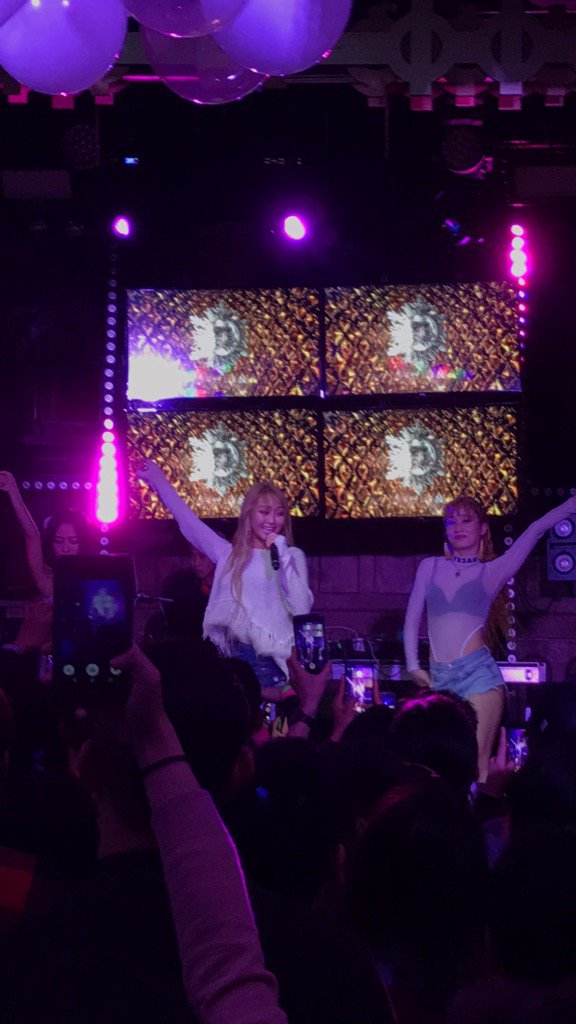 kkrazy22's tweet photo. #Hyolyn #ν¨λ¦° rocking #flashfactory nyc https://t.co/jjbnvO3ro5