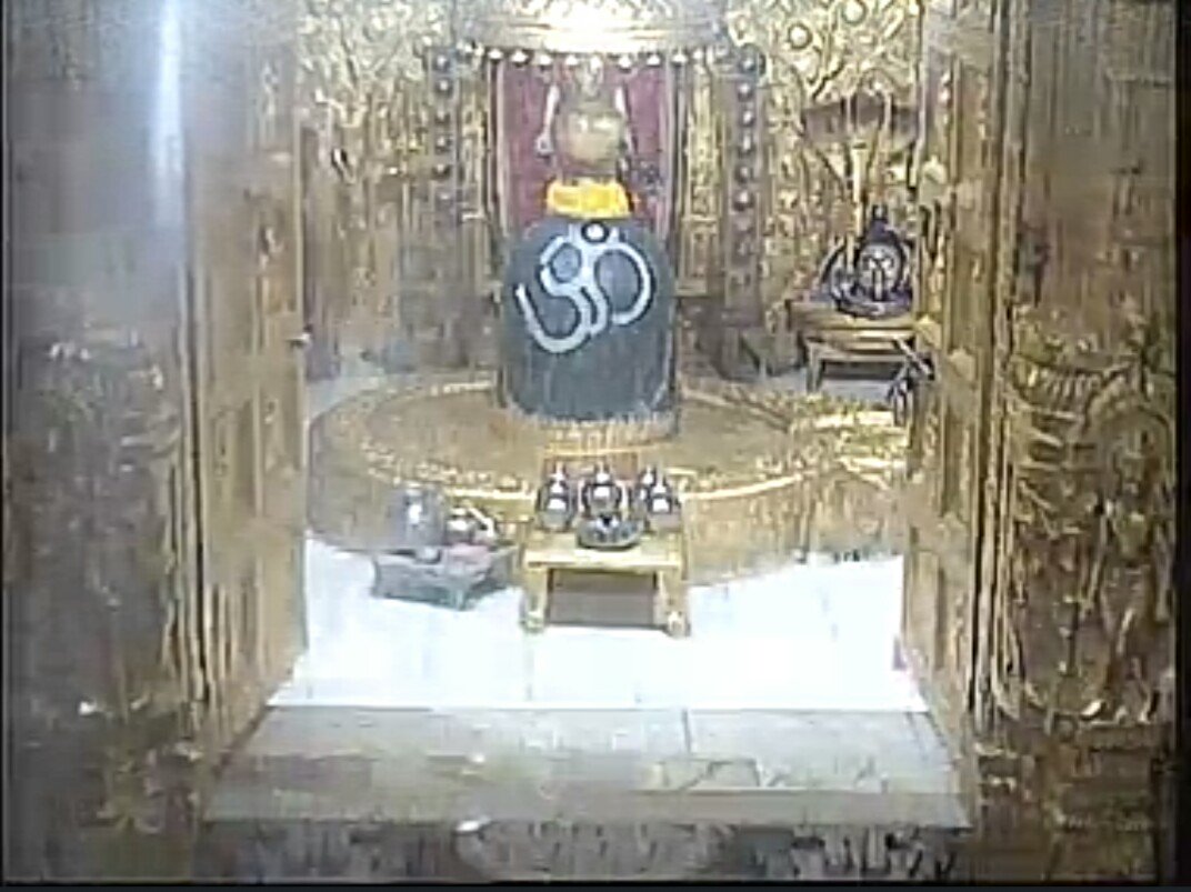 ibrijmohanJi's tweet image. *_🙏🏻🙏🏻🌹आज का मंगला दर्शन श्री सोमनाथ महादेव सोराष्ट गुजरात से🌹🙏🏻🙏🏻_*