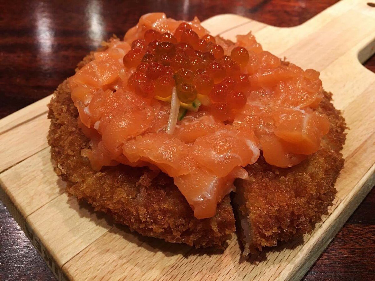 spoon_ucsd's tweet photo. Salmon tartare sushi pizza 
PC: @MelissaVaj  #spoonfeed #sushipizza #boston https://t.co/NortAvFrpz