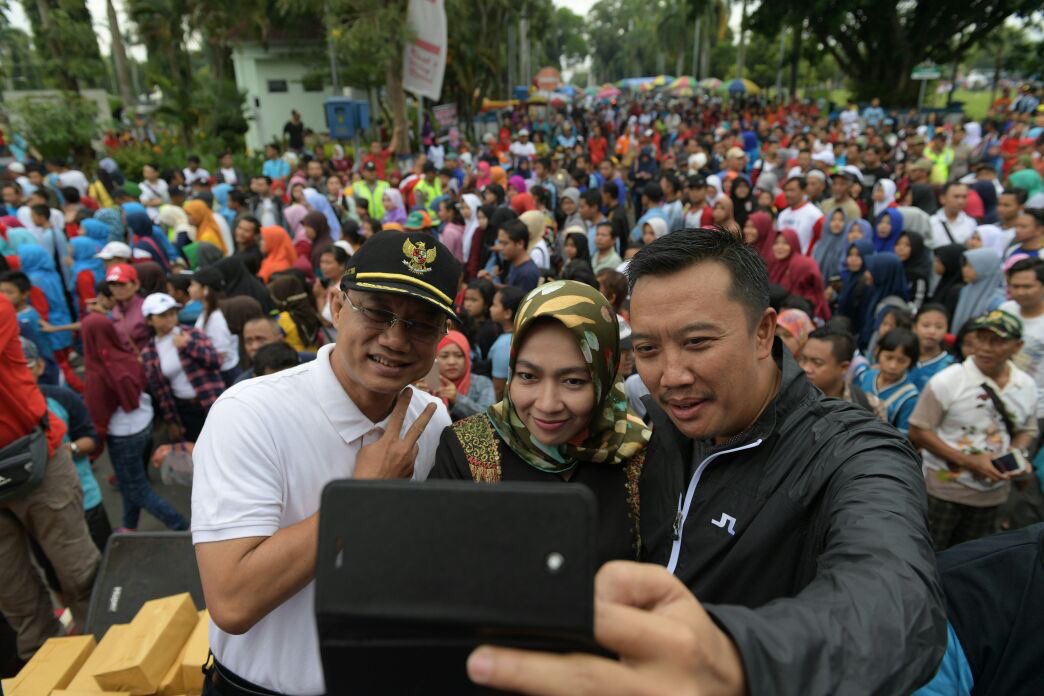 imam_nahrawi's tweet photo. "Jalan sehat di @ngawikab ini menjadi penting untuk mendorong misi besar sport industri dan tourism". Disini ada Benteng Pendem lo"...-IN https://t.co/5pziwmQEoC