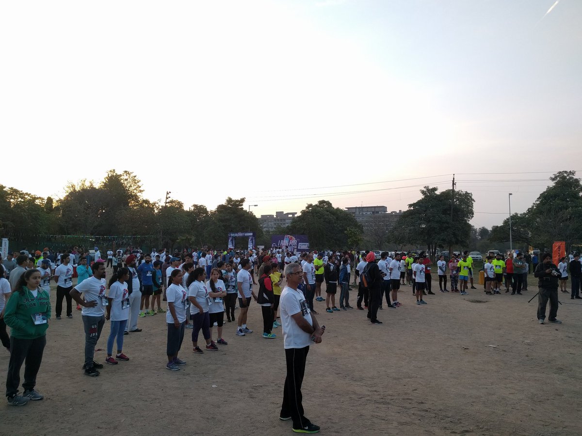 KumaraGuru's tweet photo. Earlier this morning.. #RunforKhalsaAid @shapersCHD @munishjauhar @DavidLelliottUK @SimarKehnda @Khalsa_Aid @RaviSinghKA https://t.co/tIKkkm0nFp