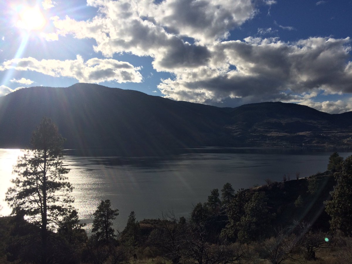 Now this is the #Okanagan I've missed! 🌞😎 #goodbyewinter #hellospring #sunshine #blueskies #penticton #skahalake #lake #paradise #nofilter