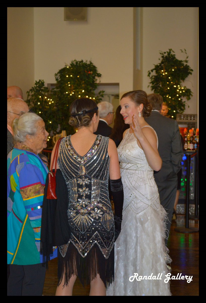 randall_gallery's tweet image. Nothing ordinary about this lovely couple: from their destination wedding in Antarctica to their vintage, 20's era dresses..#GoingGolomb