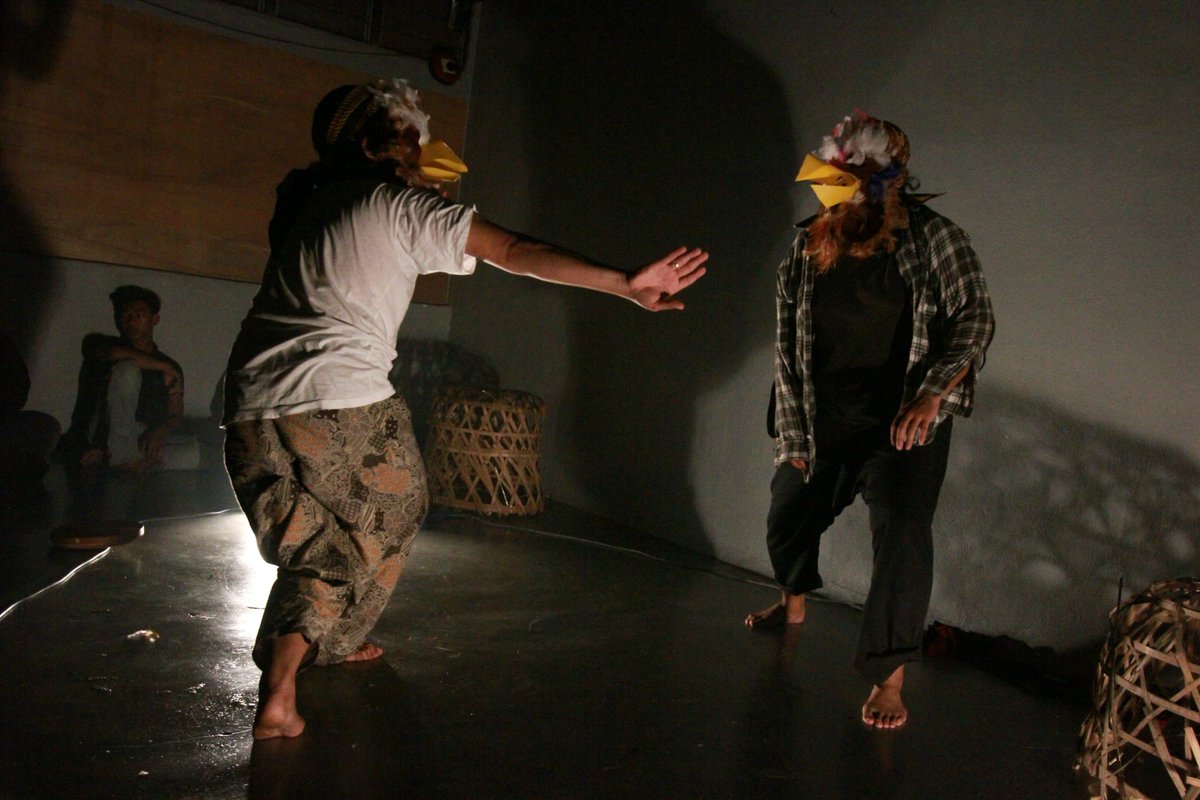 SekutuGhuraba's tweet photo. #TeaterJagohKampung 

Malam akhir kami berada di Paroi. 

Tiket RM15
Jam 8.45 Malam

#SeniUntukUmat https://t.co/3UtfqCNQME