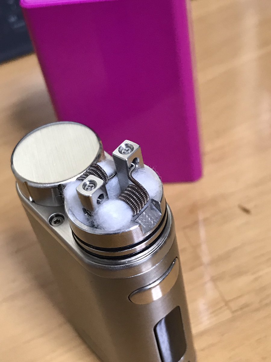 Twitter पर サンデマン 株馬鹿日誌 Vapeなう 巷ではシングルビルドが旬なyuri Rdaをクラプトンコイル 26 30g 6巻デュアル コイルで抵抗値0 50wにて作成 初心者なので無理せずに堅実でいいと思う プリヒート機能で60w0 5sec 29wだと味も煙も十分 Vape Rda