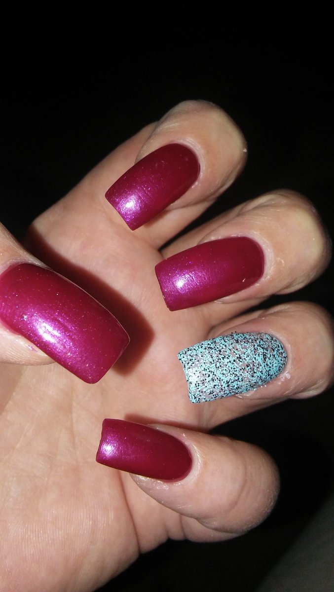 LilCupcake74's tweet photo. They messed my nails up it makes me mad cuz I waited for almost 2hours https://t.co/YyE1Kl8udd