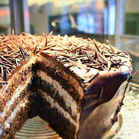 #chocolicious #foodporn #tweetfood <a href="/DP_BISTRO/">DP BISTRO™</a> #cakes #chocolate_paradise sunday is cakes day!