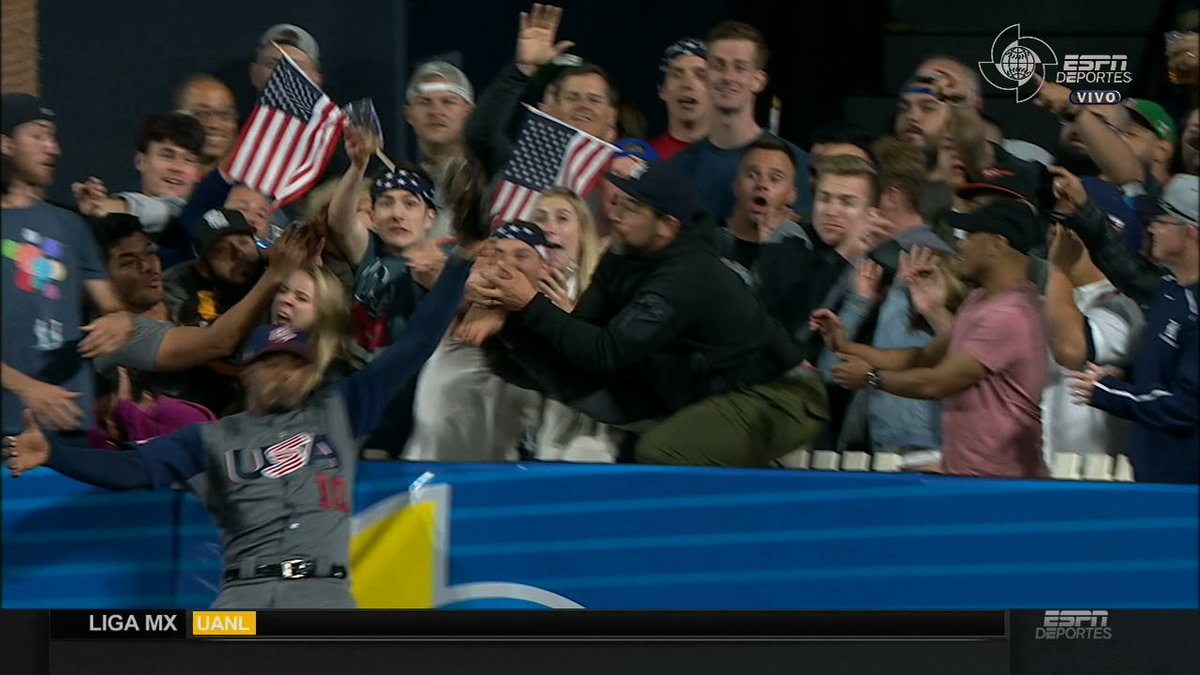Deadspin's tweet photo. VIDEO: Incredible Adam Jones catch robs Manny Machado of would-be homer https://t.co/LMZRmSD60Z https://t.co/Y3GxR7ncdu