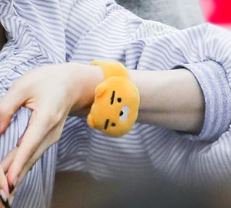 TaeyeonsArms's tweet photo. 😶😶 https://t.co/wT9NLpSxni