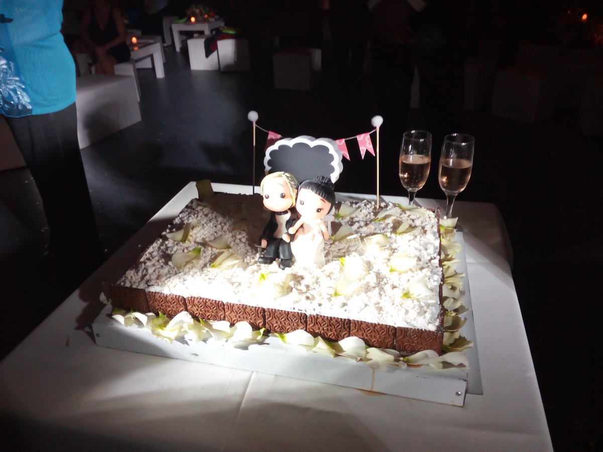 clauandrel77's tweet photo. Una torta de casamiento muy argentina! Viva la chocotorta! #CeciYPascu https://t.co/1ivGhOnaTi