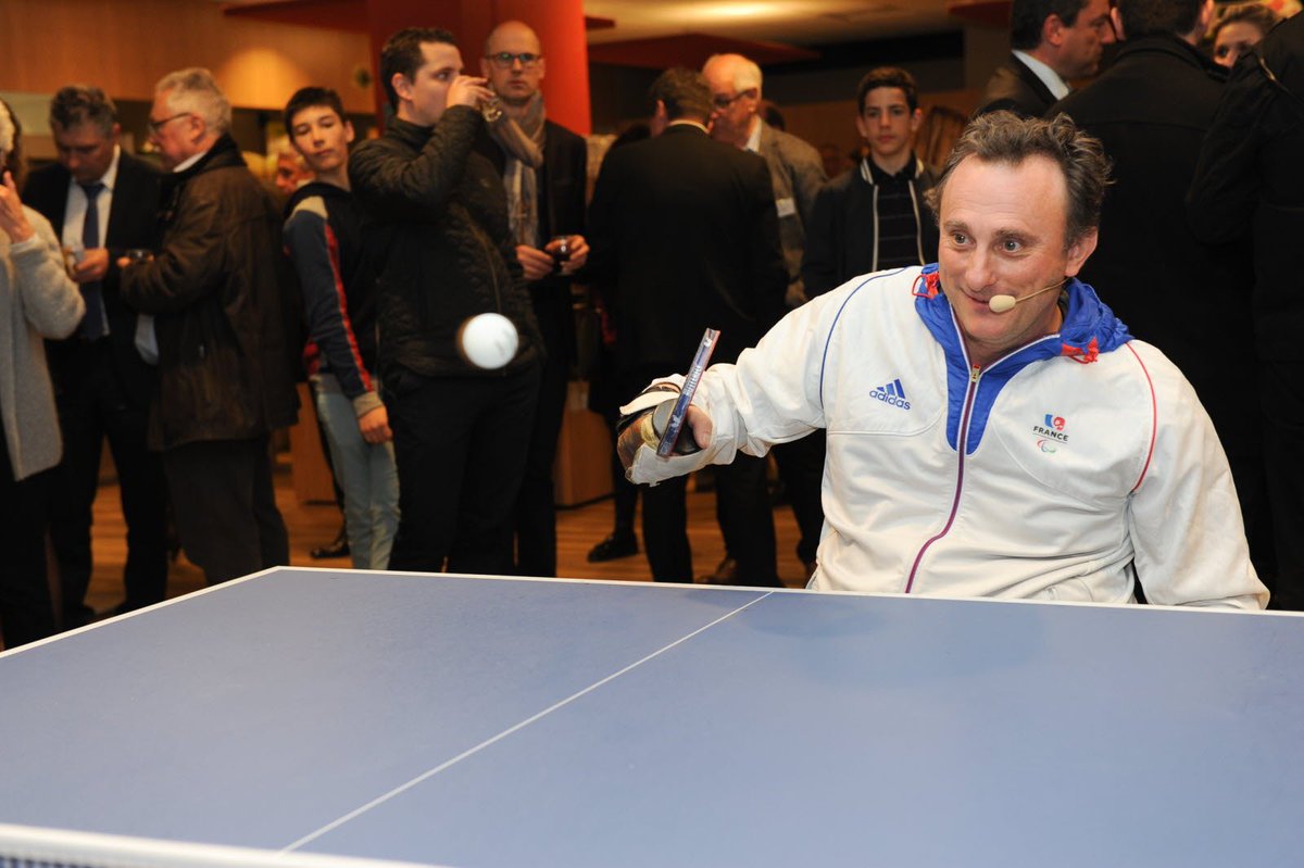 A lire ce matin dans <a href="/LeDL26et07/">Le Dauphiné Libéré Drôme et Ardèche</a> le super témoignage de #VincentBoury.
Une belle rencontre. Merci Vincent 

#Rotary #paralympics #pingpong