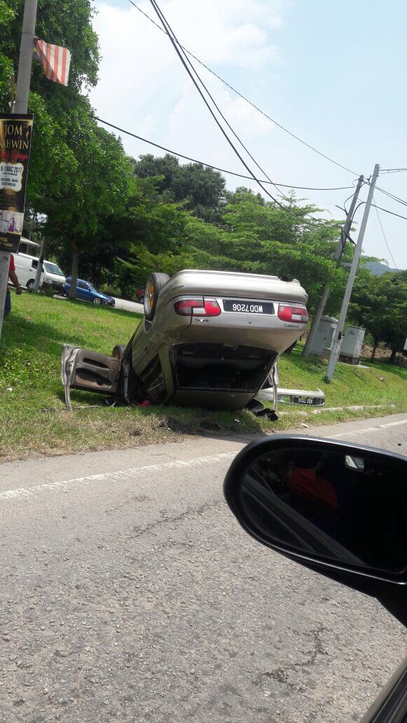n9Jangx's tweet photo. Bahau - Jalam jem di Taman Industri Bahau berpunca dari kereta terbabas.
credit #itkCrew https://t.co/7hWGXZXgE5