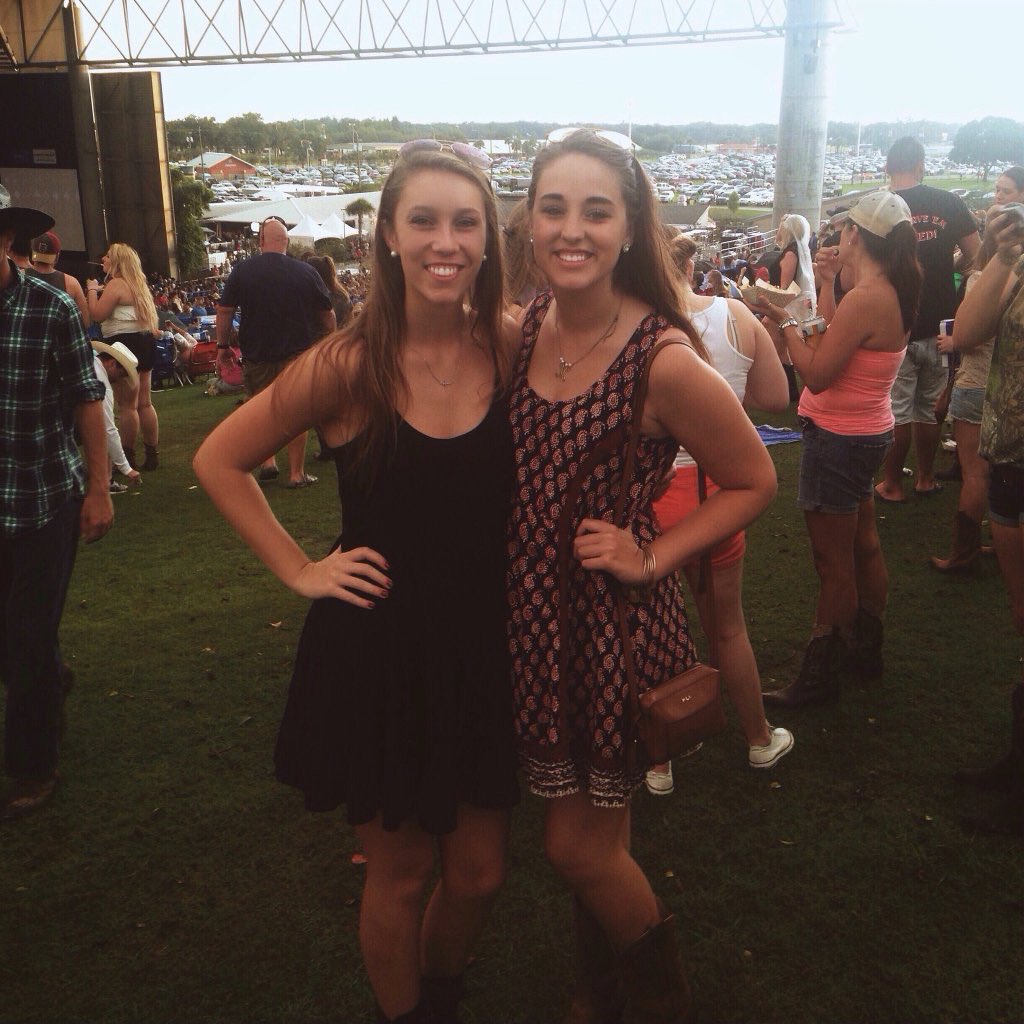 madisonsnider7's tweet photo. HAPPY BIRTHDAY TO MY HOMEGIRL!! So thankful for all the memories we've made all these years, love you so much💛 https://t.co/ueqWFcMyme