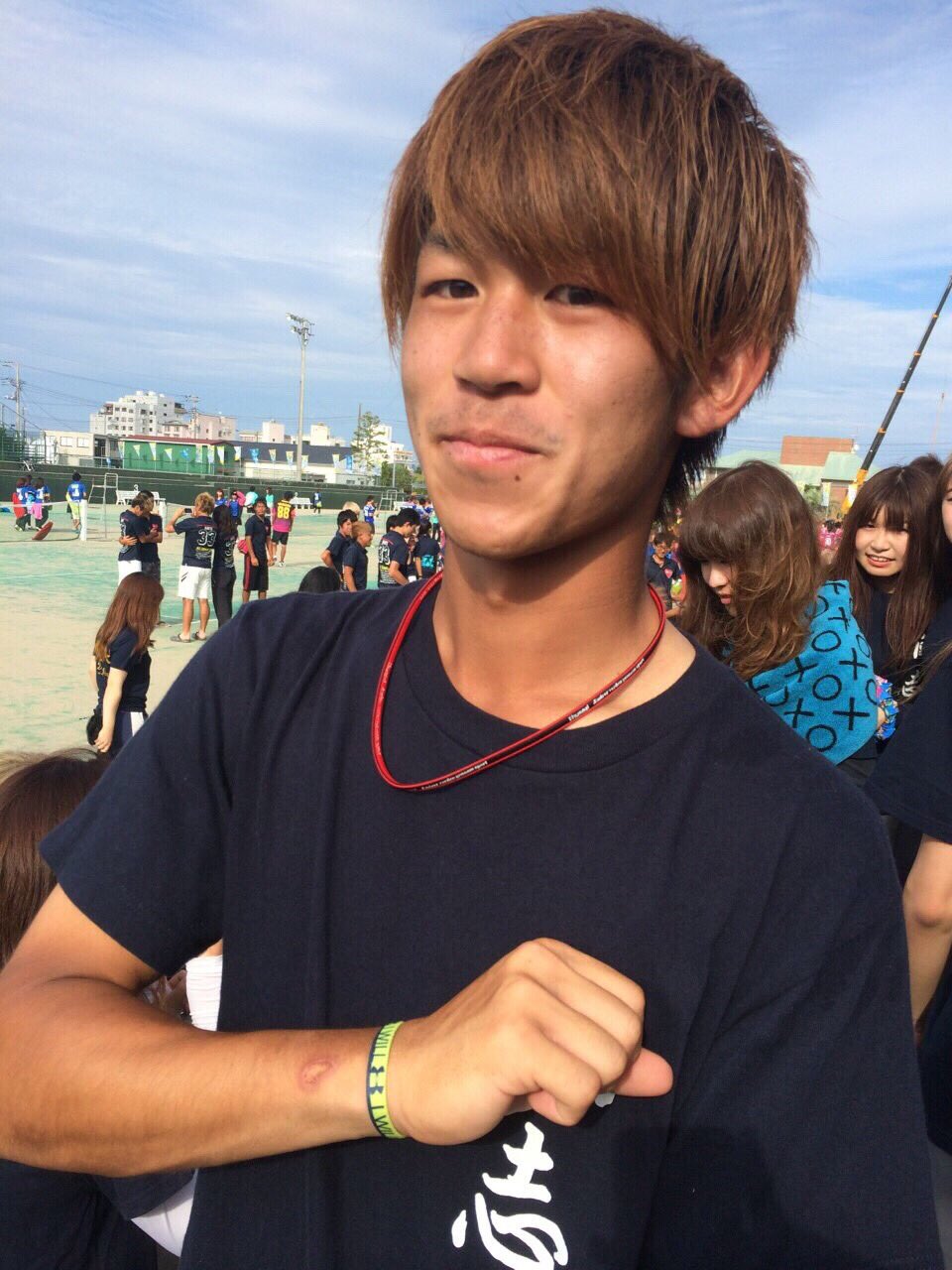 Twitter 上的 九州歯科大学硬式テニス部 愛知県出身の浅井俊博 あだ名はとしさん 極限まで追い込まれた時に出たポーズは伝説である ナオトインティライミや３代目のnaotoに似ている もはやナオトなのかもしれない 大分県出身の荒金弥加 ザ アイドル