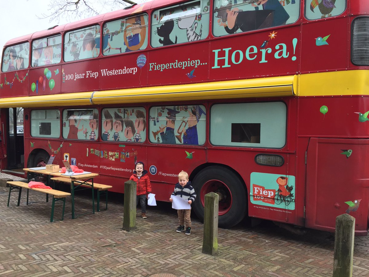 MloezSmitz's tweet photo. Adam met buurjongen Sven voor de #fiepbus @speelhuis #fieperdepiepfestival #fiep100 #peuters #buurmanenbuurman https://t.co/RwtPGdgegP