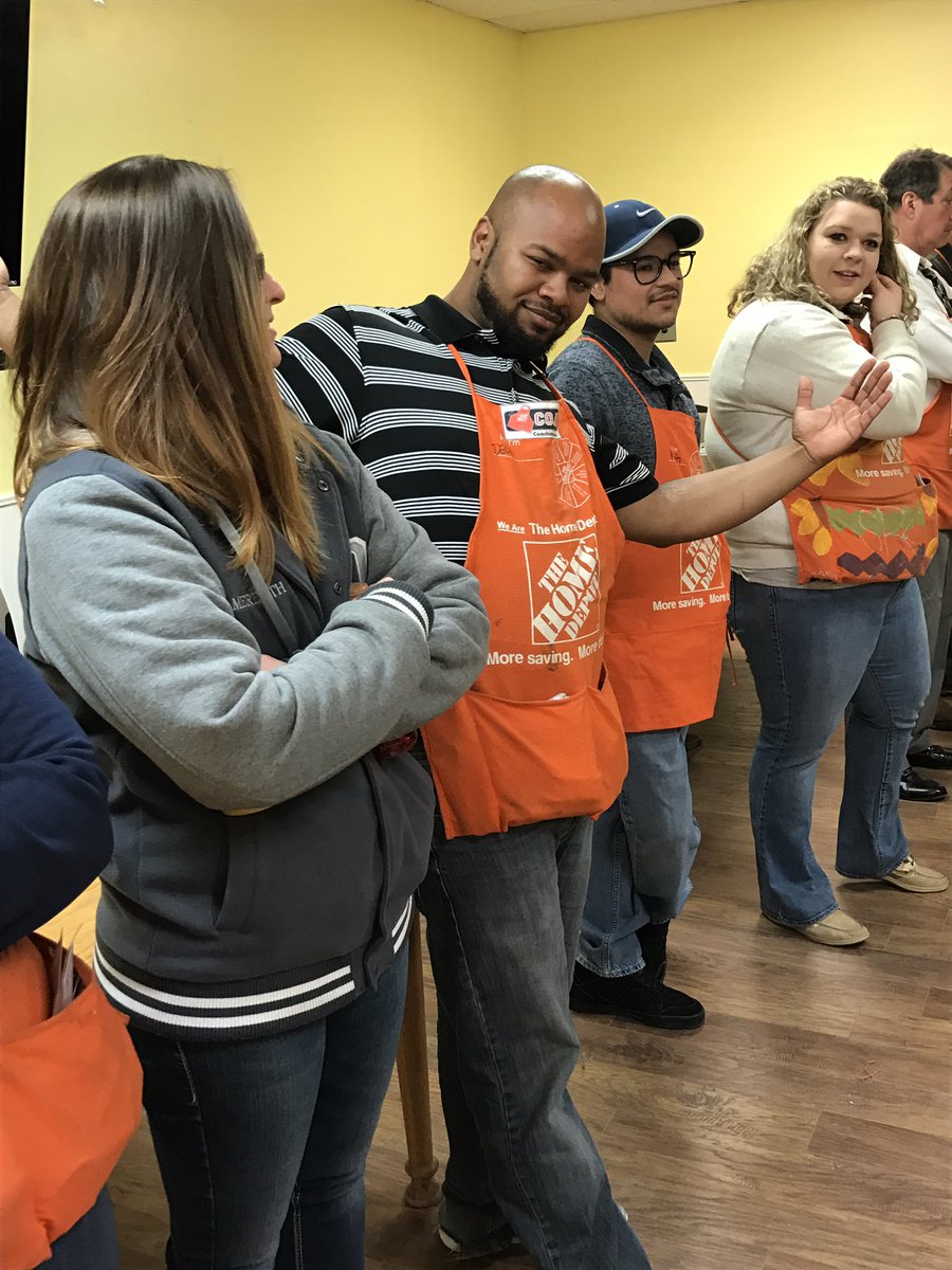 JuneBunnie's tweet photo. Fun&amp;Games! 
#successsharing2017 #oneteam 
@dow_georgette @BMO_MET @kattyniner @BobbittMatthew https://t.co/2t7vSI3QvY