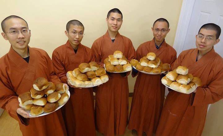 ❤ Free rolls from the Monks ❤ If u know any1 in Sside area who needs food-pick up will be on Mondays, pls contact Moyna at <a href="/SamuelsCoffee/">Samuel's Coffee Hous</a>