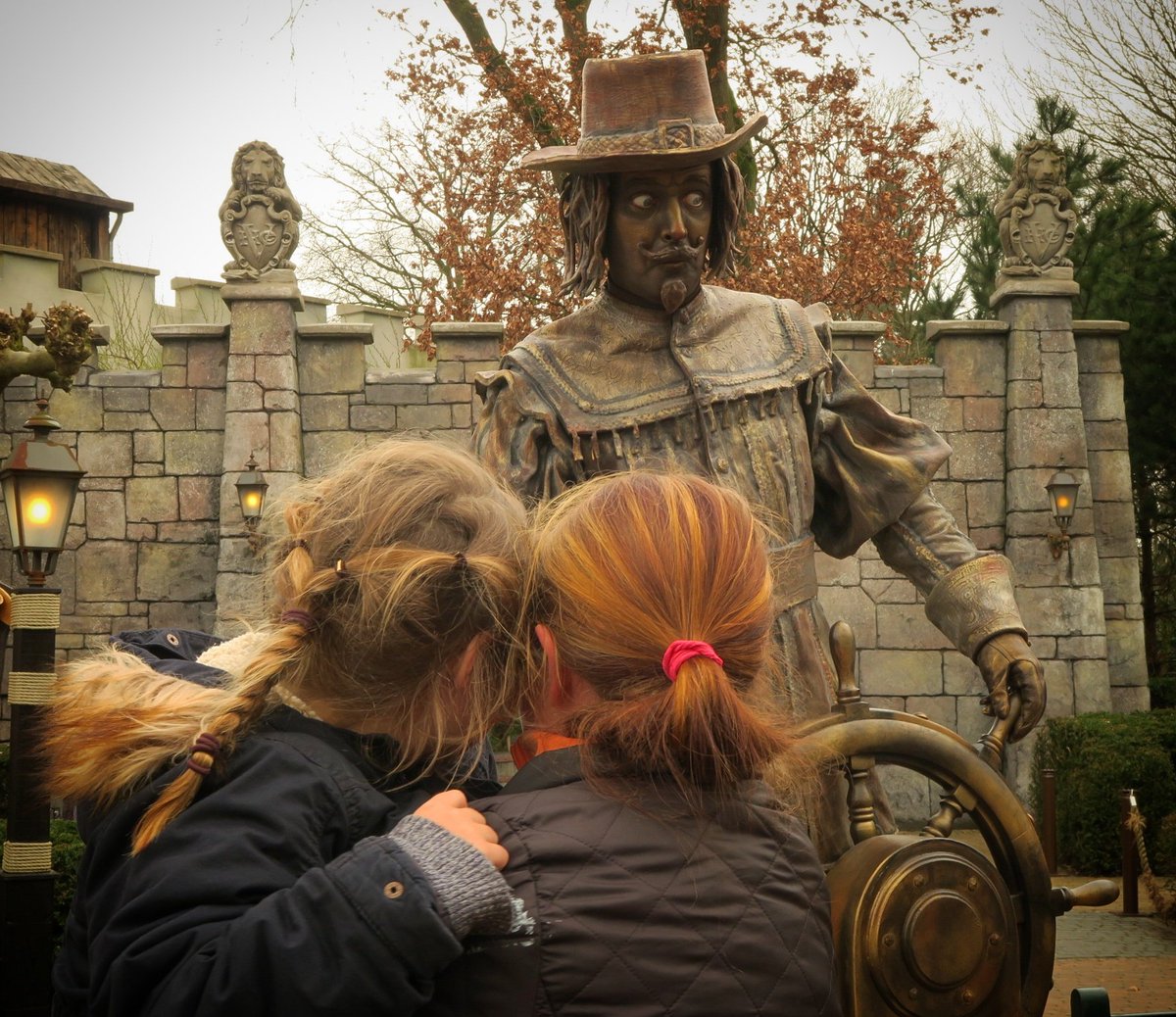 Eftelwesley's tweet photo. De Statige Stuurman blijft leuk om naar te kijken, voor jong en oud #Verwondering #ViewonWonder #Efteling https://t.co/5YdEIy6kiJ https://t.co/m3tjGOsybE