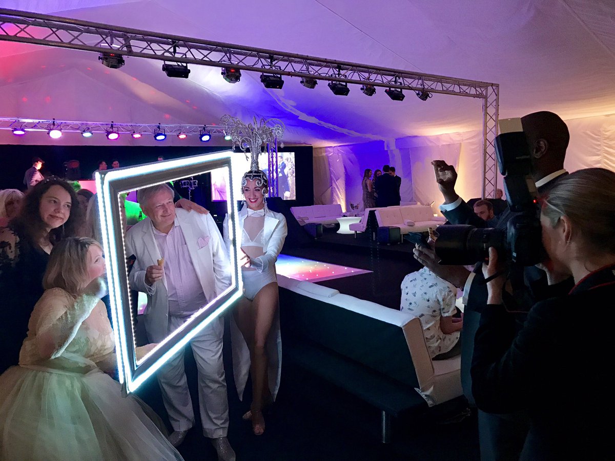 gravitylive's tweet image. And fun with frames  #ledframes #showgirls #weddingfun #weddingentertainment
