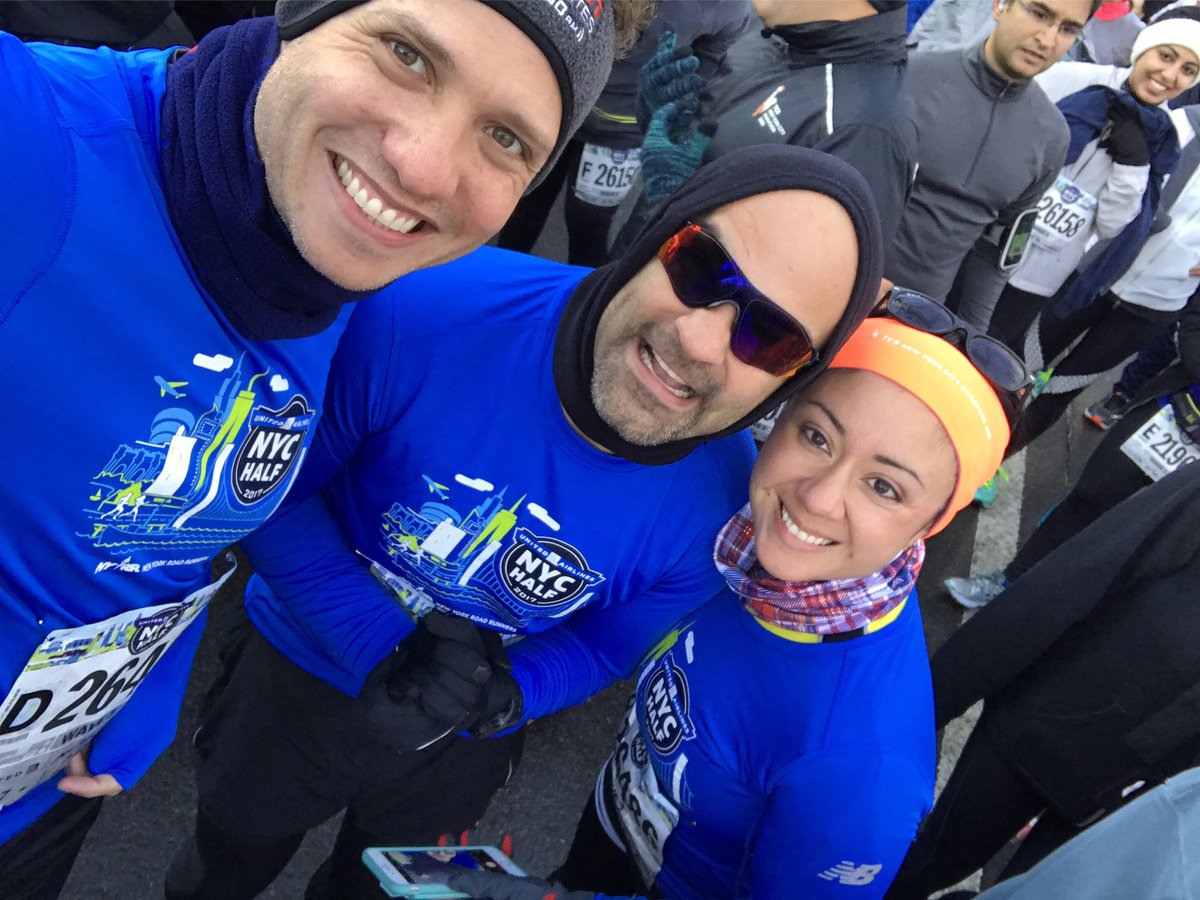 rafaelbello's tweet photo. We ready!! Vamos, nos espera el #NYChalfmarathon !!! 😂🏃 #RunRafaRun @LUIS_GOMEZ_ #sacalosdientes #sinchichospalverano 🇩🇴 🇲🇽 @nyrrnews @nyrr https://t.co/N2BzkTav3K