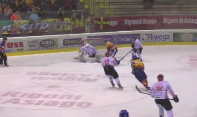 Hockey ghiaccio, venete vincenti nelle semifinali Alps League: Renon-Cortina 2-4, Asiago-Jesenice 4-0
<a href="/AsiagoHockeySrl/">Asiago Hockey 1935</a> 
<a href="/HockeyCortina/">SG Cortina</a>