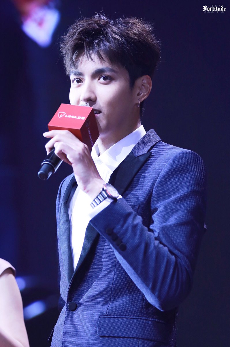 Fortitude_XIVI's tweet photo. #KrisWu 170319 立马发布会 https://t.co/6uXgYdtW5c
