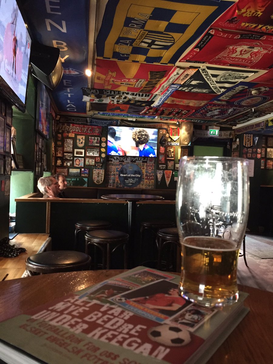 annieroadend's tweet photo. Norges beste fotballpub. #bohemen #frydenlund #keegan https://t.co/ZFZ6WadLJD