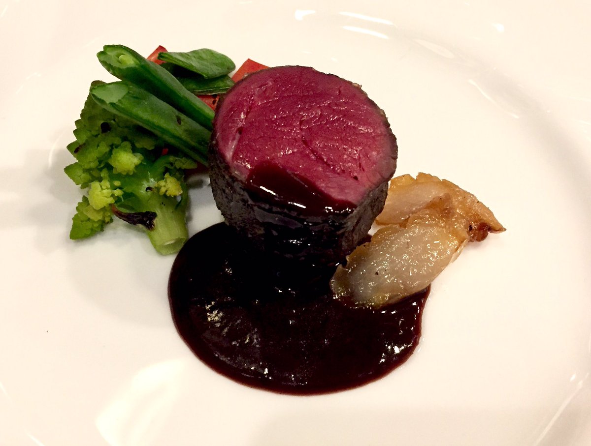La Chambre Twitter ನಲ ಲ Roti De Cerf 熟成 九州鹿 モモ肉 ロースト 黒トリュフ風味 赤ワインソース 私の理想とする火入れ 最後の鹿料理をお楽しみください 来月から仔羊のローストになります 代々木上原 フランス料理 ワイン ジビエ 鹿の