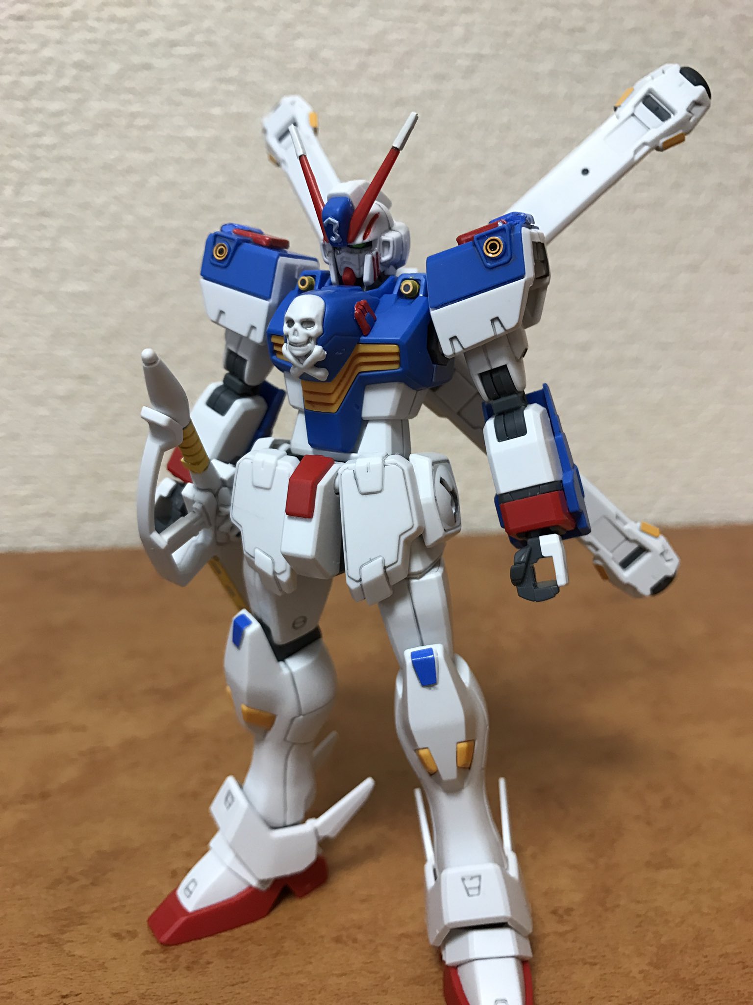 蒼之流星 בטוויטר Hgクロスボーンガンダムx3 ひとまず完成 ムラマサブラスターのドクロの所の青とか多分しくじるんで塗ってないとかで細かい色足りませんが ムラマサブラスター なっがーい ガンプラ