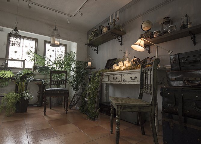 hacostudio's tweet image. 【ハコスタジオ弁天町　POM】
3月18日(土)にオープンしたPOMの全容が明らかに!?
アラビアンテイストだった部屋がシャビーシックで大人なスタジオに大変身！
大きな椅子があった黄金部屋も内装一新！大きなベッド置いちゃいました！
hacostudio.com/studio/pom/