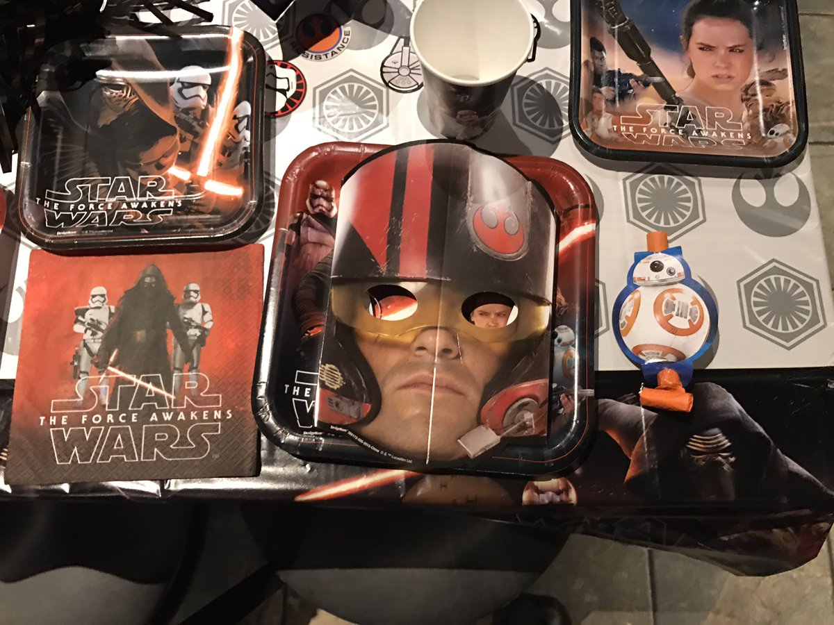 GmpMini's tweet photo. When you have an ATMM on one of your TM Birthday you make the meeting her Birthday Party #StarWarsFan @chilislove @_annalisemiller https://t.co/2HxHowVp1F