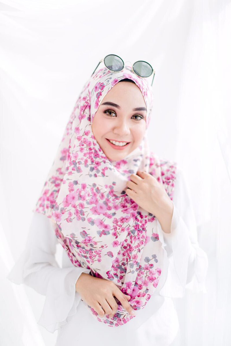 syxzwxnsxxdon's tweet photo. Did you fans of this girl? Feel bobs to meet them at only affordable price? Yes!#beautyobsess have it. follow @eventrixx #bobs17 #eventrix https://t.co/MazoafsYbG