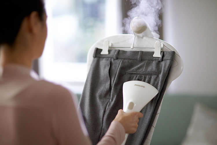 mustafa_sultanE's tweet image. Thanks to innovative #PureSteam technology &amp;amp; Tiltable ErgoFit board, new ProTouch 2 in 1 #GarmentSteamer.
philips.com.sg/c-p/GC618_60/p…