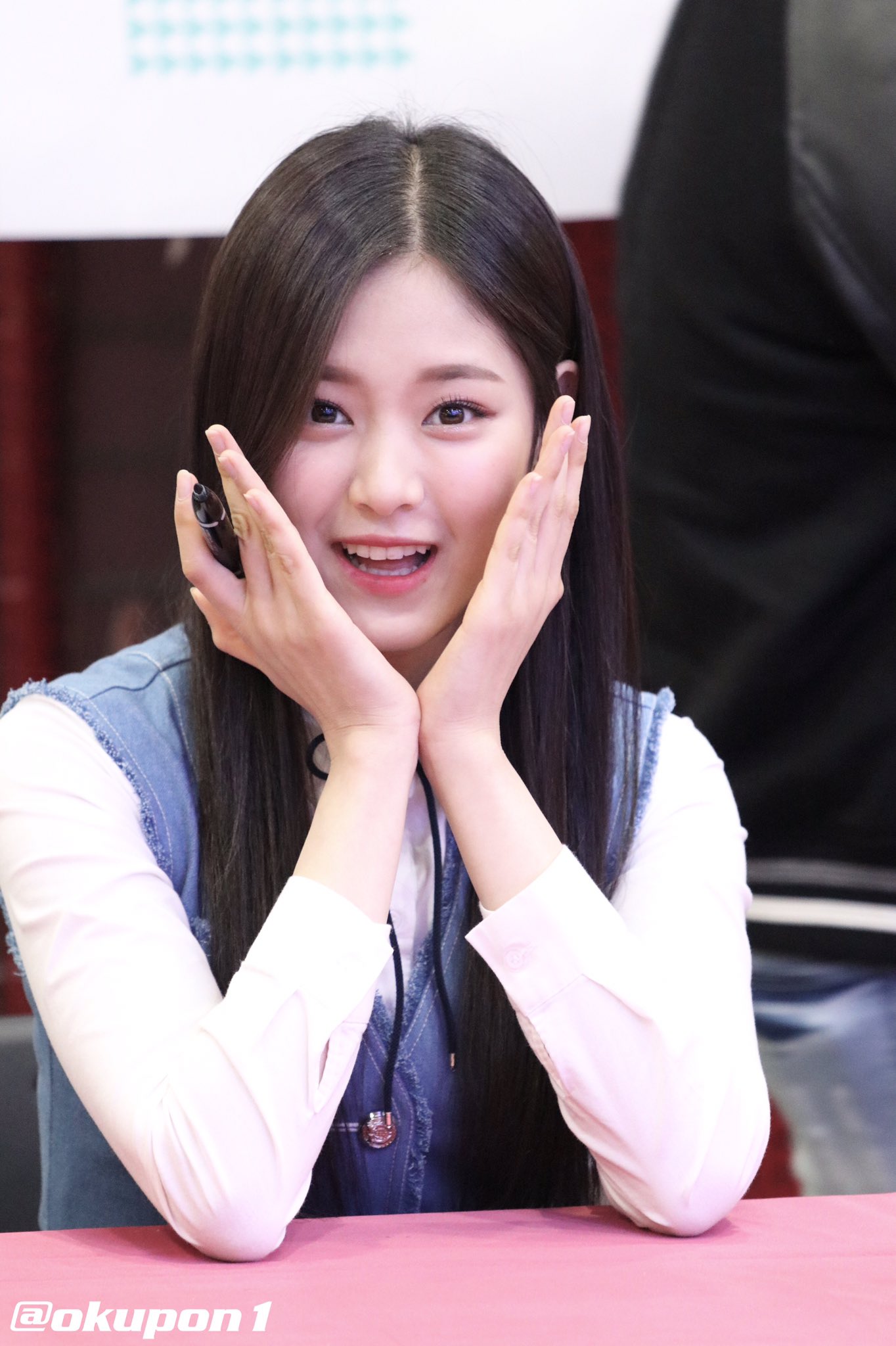 LOONA　今月の少女　深化学習班　ヨジンサイン入りMD MV］LOONA (今月の少女) 