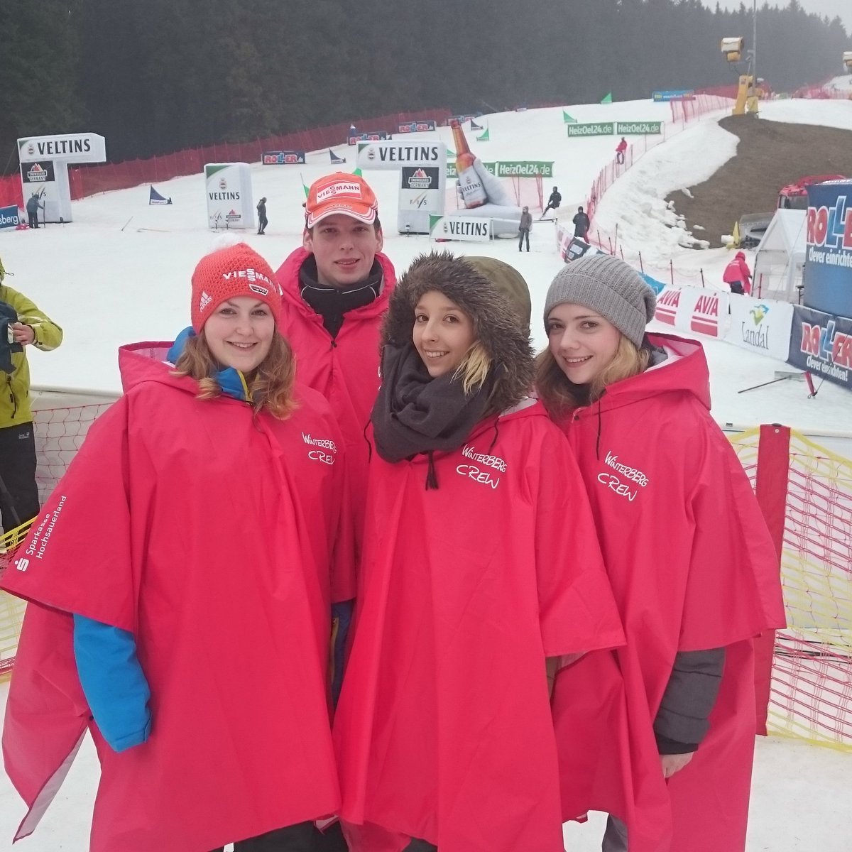 Guten Morgen #winterberg.  Die Helfer und Sportler sind bereit für den Weltcup im Team ab 10.15 Uhr <a href="/snowboardwtb/">SnowboardWinterberg</a>