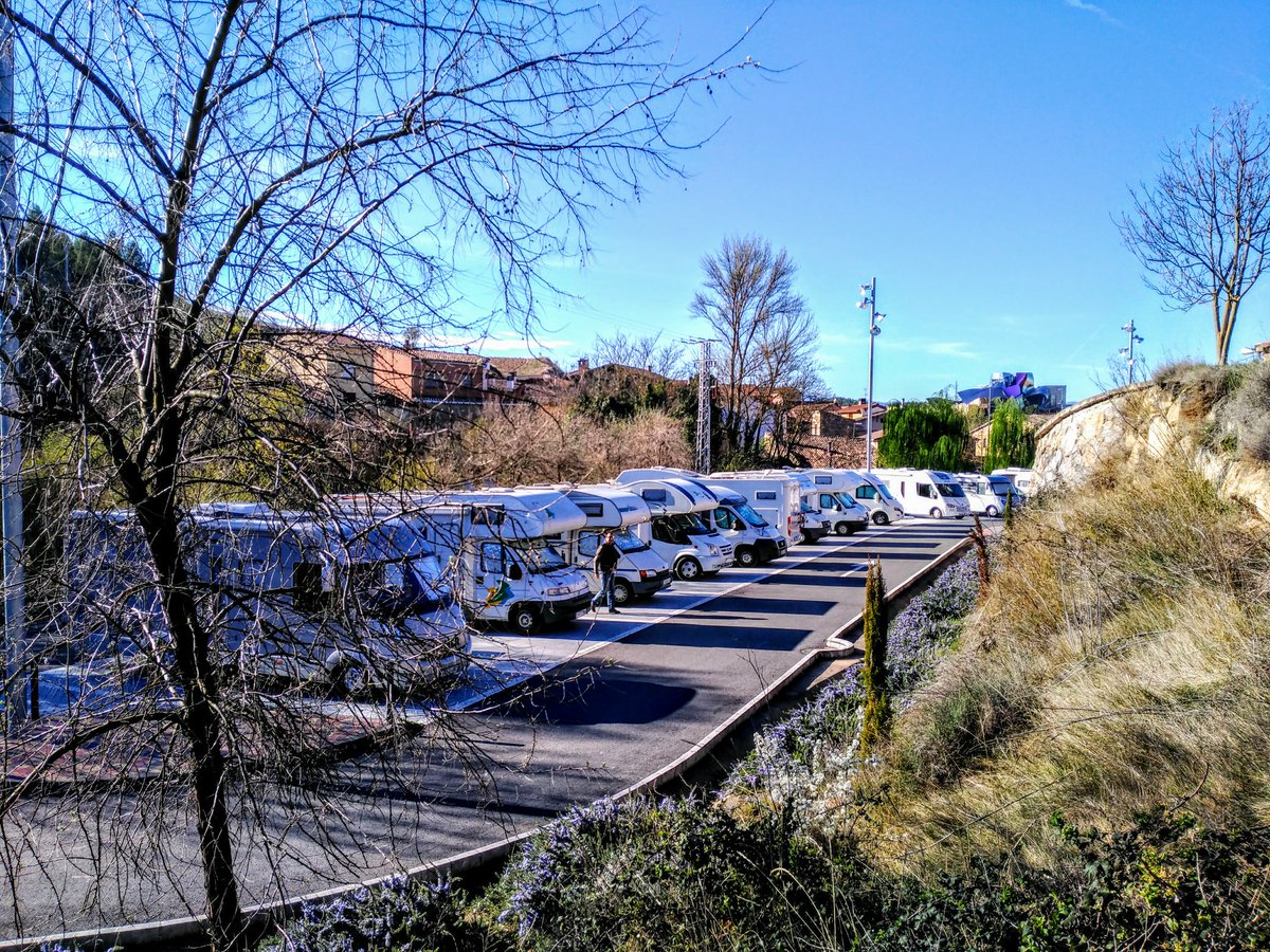 Bonito despertar en el área de #autocaravanas en #elciego disfrutando de sus vinos