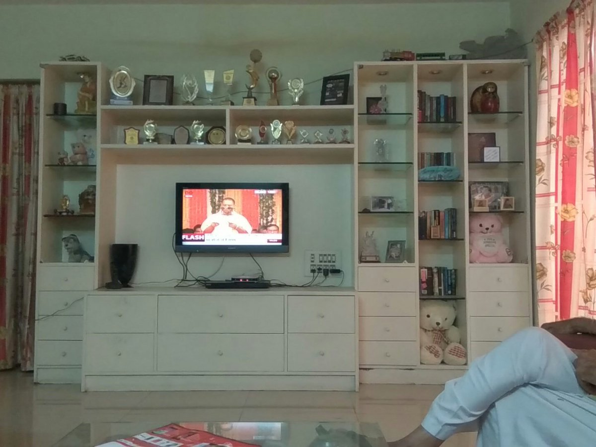 ayushee_17's tweet image. And we have the CM of UP. Adityanath Yogi
#insertcomma #printpods #upelections2017 closure