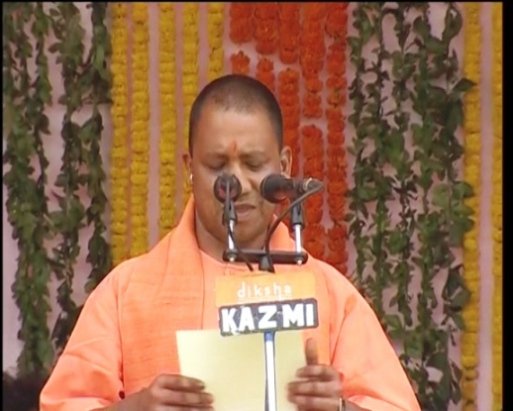 ABPNews's tweet photo. LIVE l #YogiAdityanath takes oath as UP's 21st CM
https://t.co/20DEbBS0rM https://t.co/9i4lGTlLna