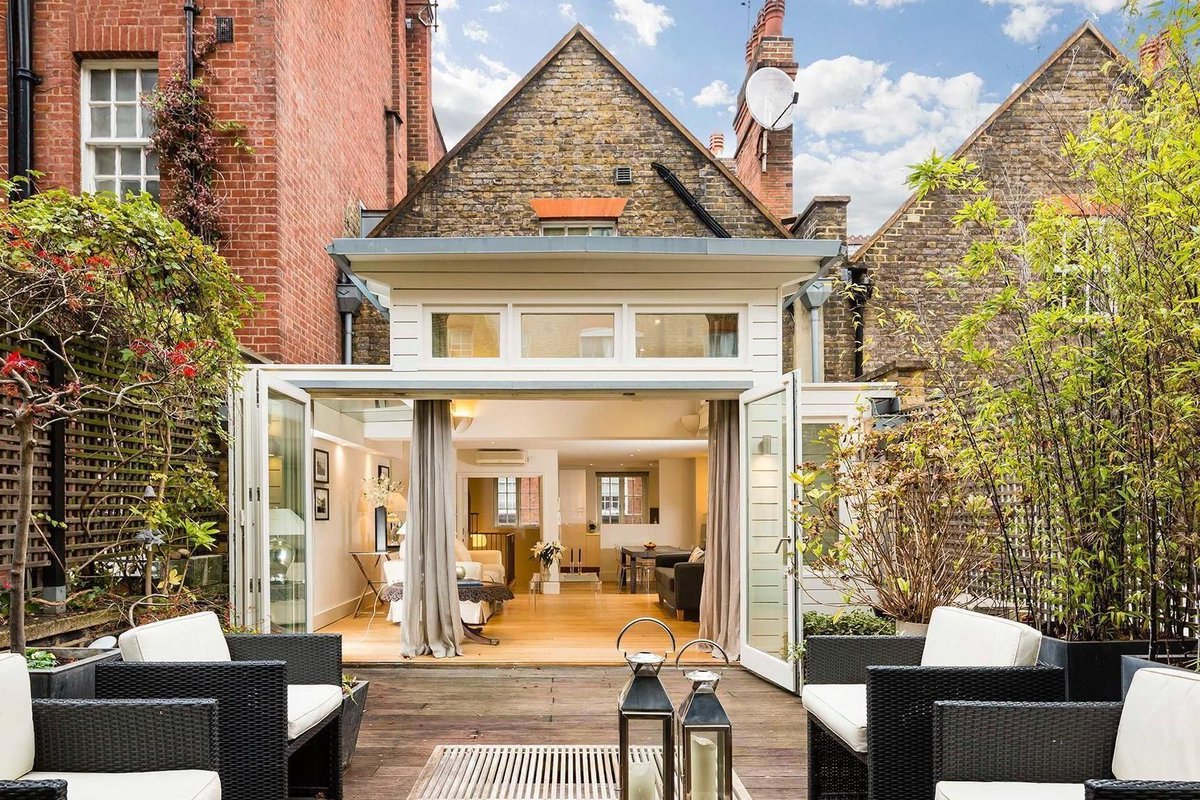 This former Chelsea horse stable just got a serious upgrade buff.ly/2msHinm