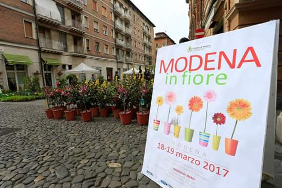 BPER_Banca's tweet photo. C'è aria di #primavera. Per #modenainfiore un tappeto di colori e profumi con 140 stand nel cuore del centro storico https://t.co/huVywiwdp2