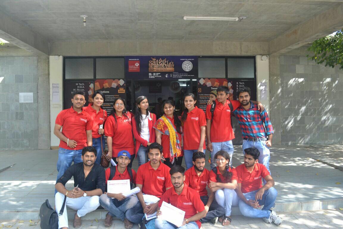 Rotaract3054's tweet photo. RAC Mehsana conducted #Mahadan_2.0
& collected 350 units of Blood.
#worldrotaractweek #Rotaract #Rotaract3051 https://t.co/4Bz5GzdmgC