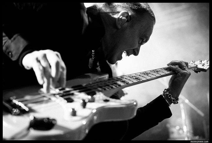 Happy birthday Billy Sheehan!
Enjoy, whatever you do today...

...and Billy Sheehan, too. 