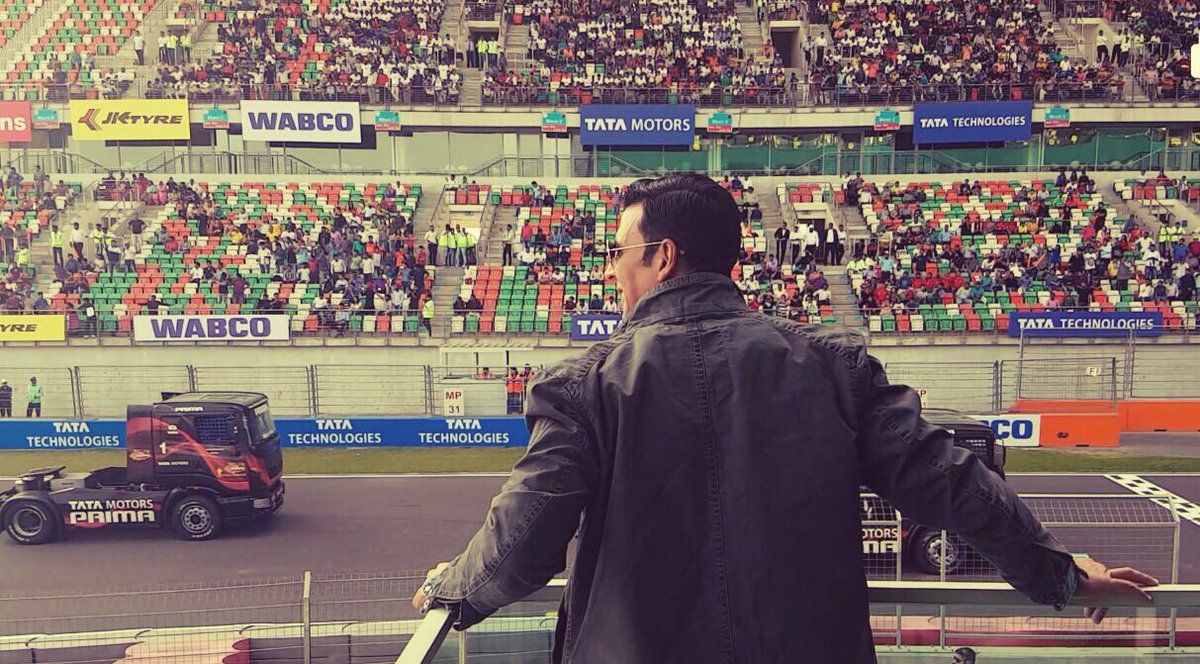 akshaykumar's tweet photo. So thrilling to flag off the 4th #T1PrimaRacing at Buddh International Circuit. These Tata trucks can seriously move ;) https://t.co/wHY302SsLi